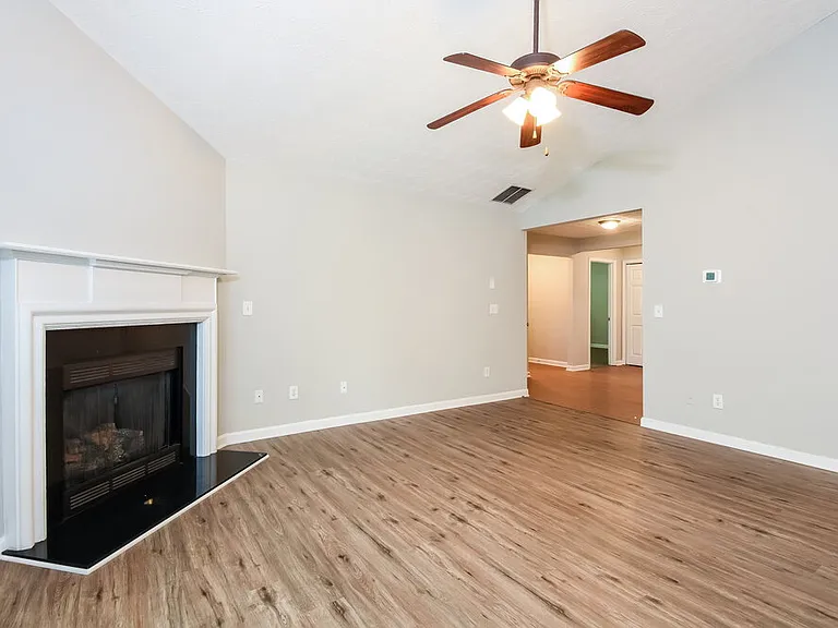 210 Winterbury Dr — Photo 4
