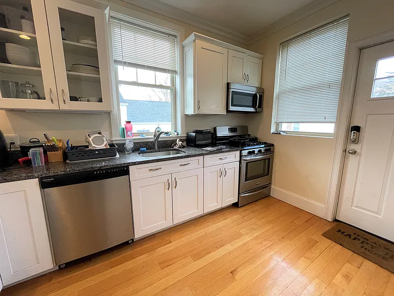 1 Larose Pl #2H — Photo 6