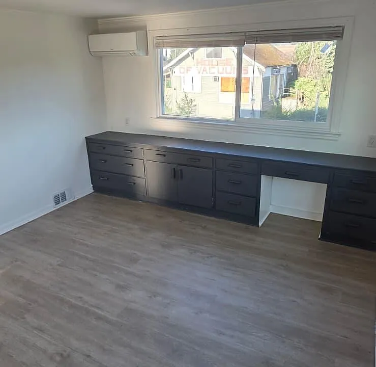448 W Main St #1