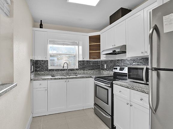 3rd image of 1821 Montague St