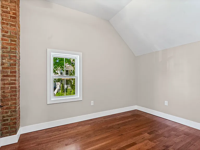 521 Warren St #4 — Photo 11