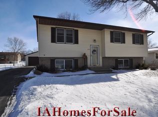 3199 2nd St, Marion, IA 52302