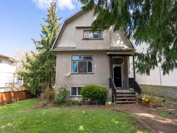 2703 Ward St, Vancouver, BC V5R 4S7