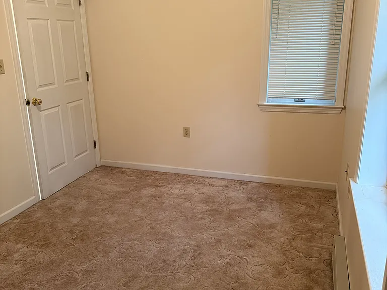 517 E Linn St — Photo 16