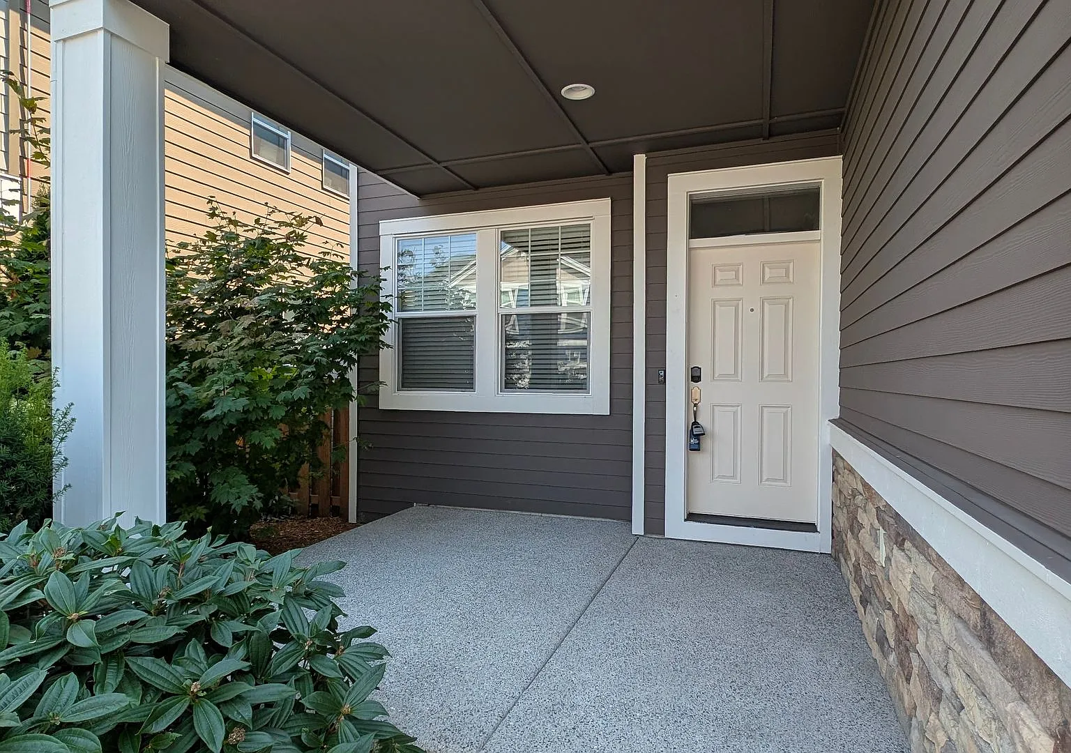 HUGE Newer House with Den & Large loft in Everett's Riverfront Neighborhood — Photo 2