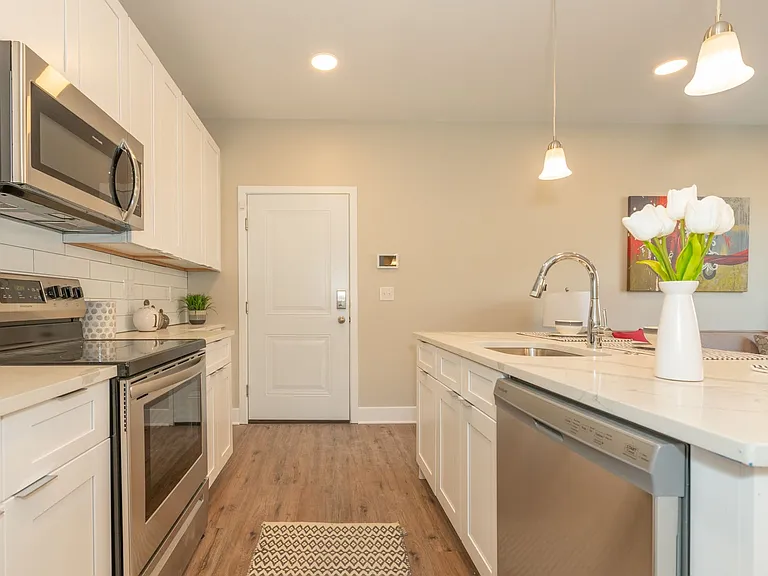 Brand New Modern Apartments — Photo 22