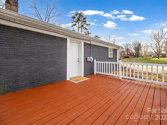 5th image of 8610 Douglas Dr
