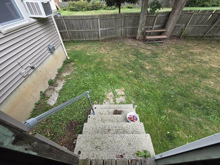 152 Cottage Grv #B — Photo 29