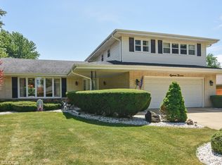 1813 N Andoa Ln, Mount Prospect, IL 60056