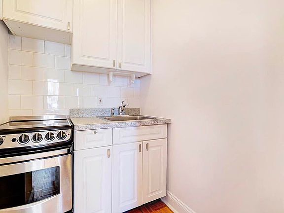 4th image of 141 E 95th St #4S