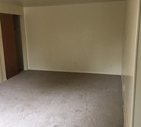 3rd image of 130 E Woodruff Ave