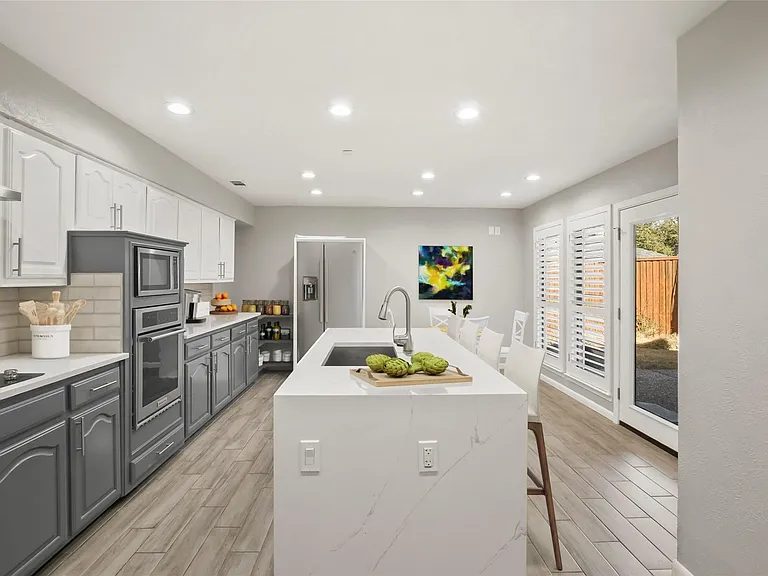 6019 Yellow Rock Trl — Photo 1