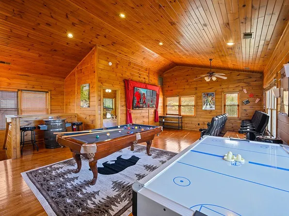 828 Great Smoky Way, Gatlinburg, TN 37738