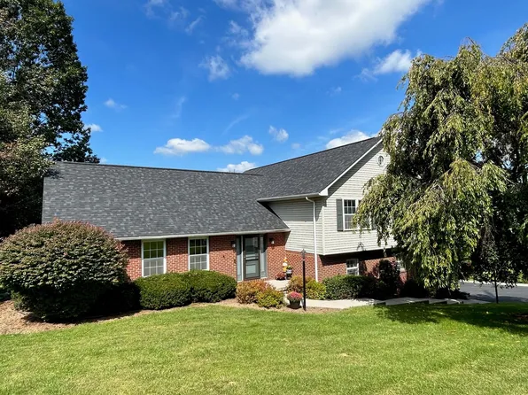 250 Sunshine Dr, Lewisburg, WV 24901