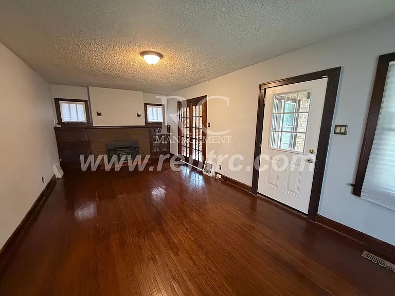 136 S Griffin St — Photo 10