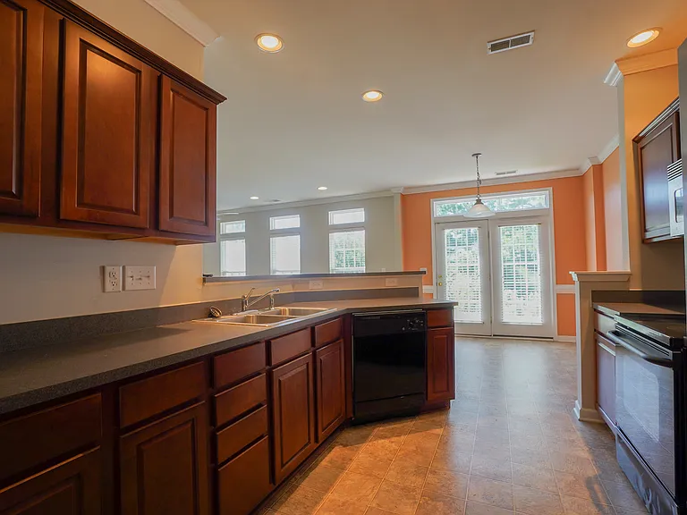6021 Queens Walk Ct — Photo 18