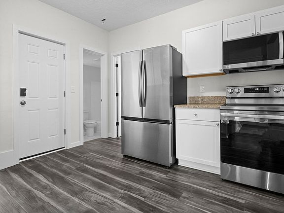 Brand new remodeled kitchen.