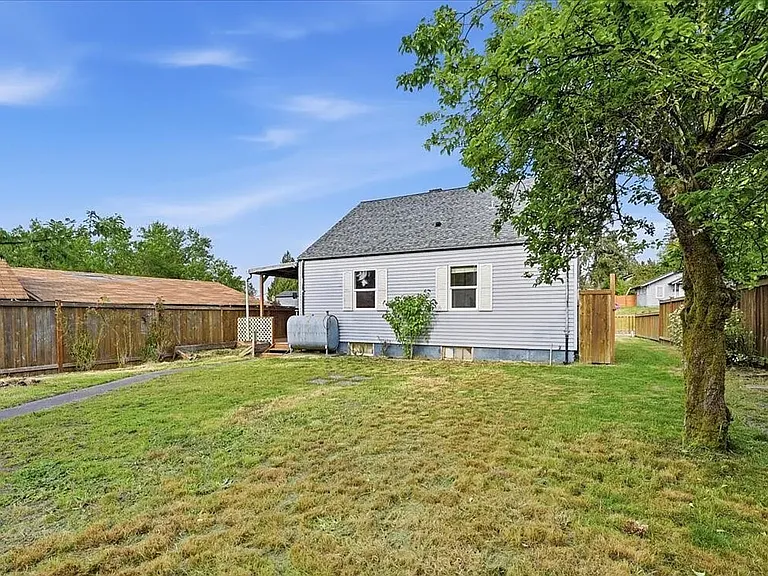 4624 N Pearl St — Photo 5