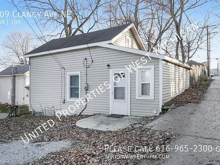 709 Clancy Ave NE — Photo 19