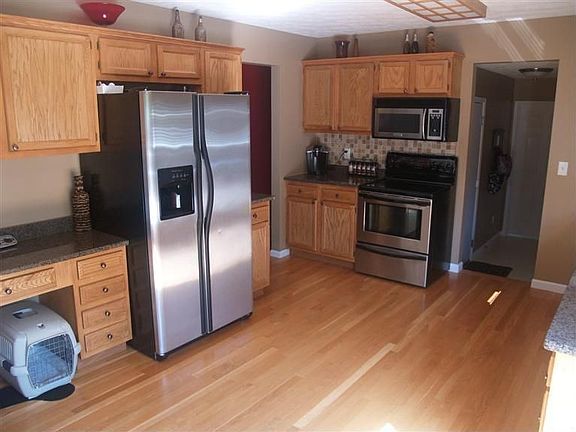 5th image of 420 Ashley Brook Dr
