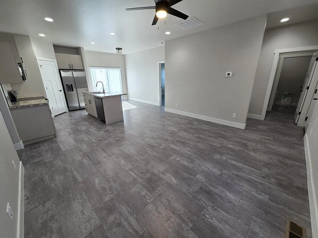 1065 Cheney Dr W — Photo 3