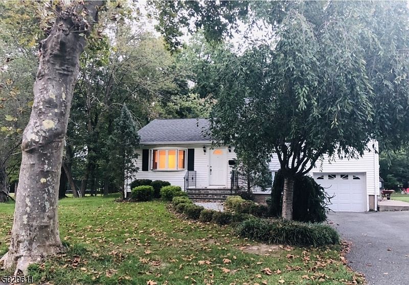 1st image of 16 Bryant Dr