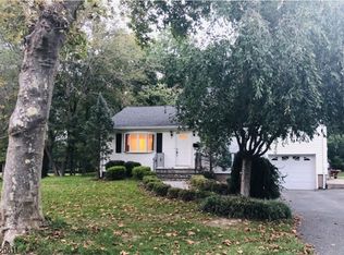 16 Bryant Dr, Livingston, NJ 07039