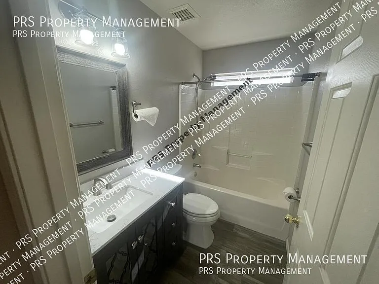 1053 W Bruce Ave — Photo 9