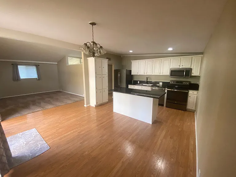 4937 Clear Cir — Photo 3