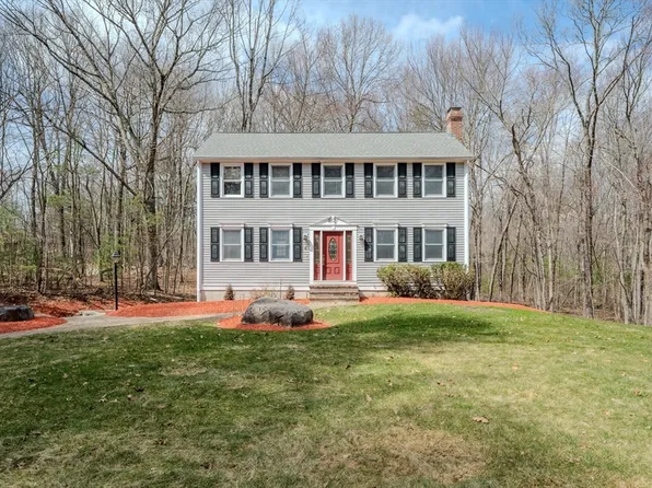 4 Patriot Rd, Tyngsboro, MA 01879