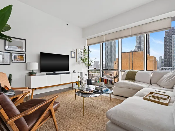 519 Borden Avenue 7A image 2 of 11