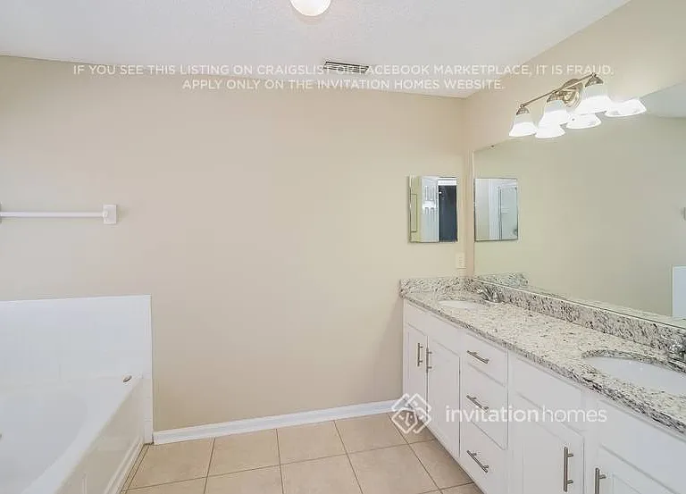 1656 Hawkins Cove Dr E — Photo 18