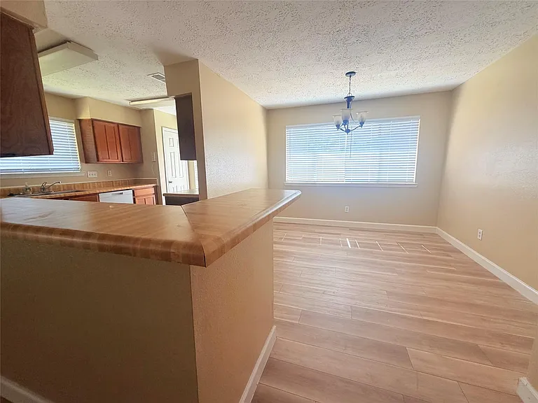 17010 Sunview Ct — Photo 6