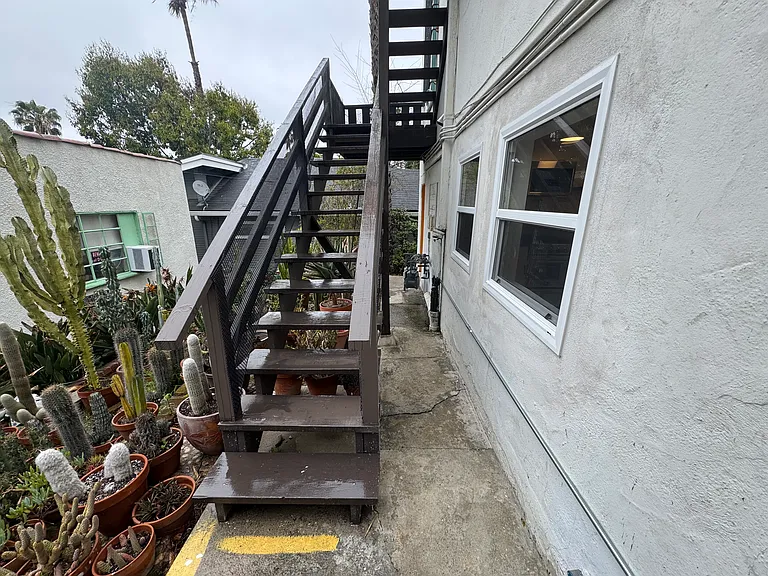 877 Hyperion Ave #879-1/2 — Photo 15
