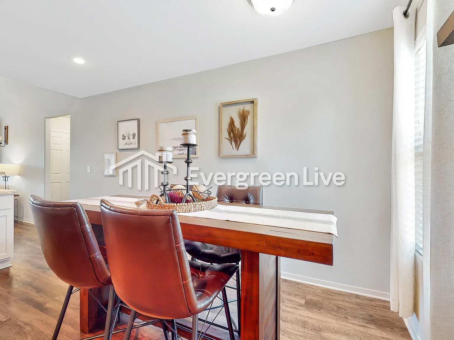 3 bed, 2.0 bath, 1402 sqft, $1,375 — Photo 4