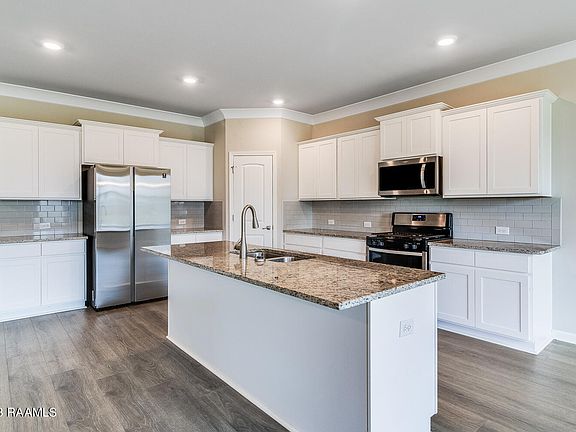 5th image of 204 New Trails Ln