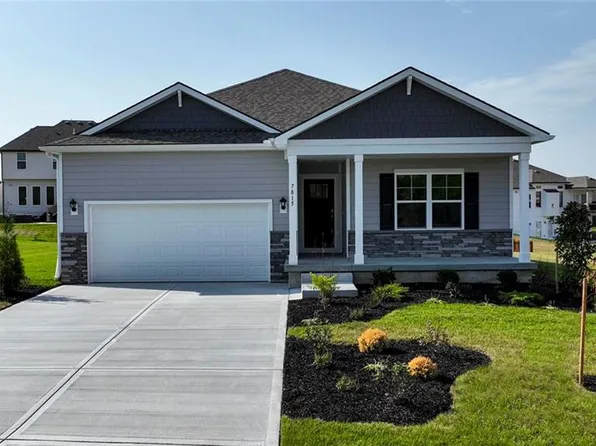 206 Lake Meadows Dr, Smithville, MO 64089