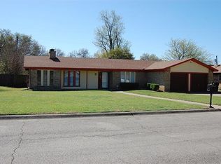 1211 Cindy Ln, Cleburne, TX 76033