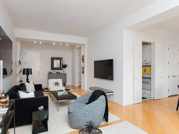 1 Central Park N APT 32F, New York, NY 10023