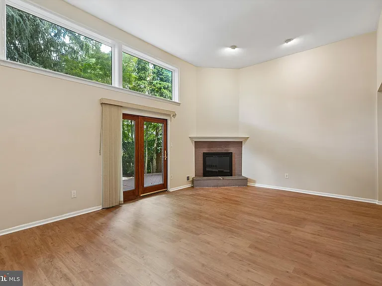 156 Eaton Dr — Photo 7