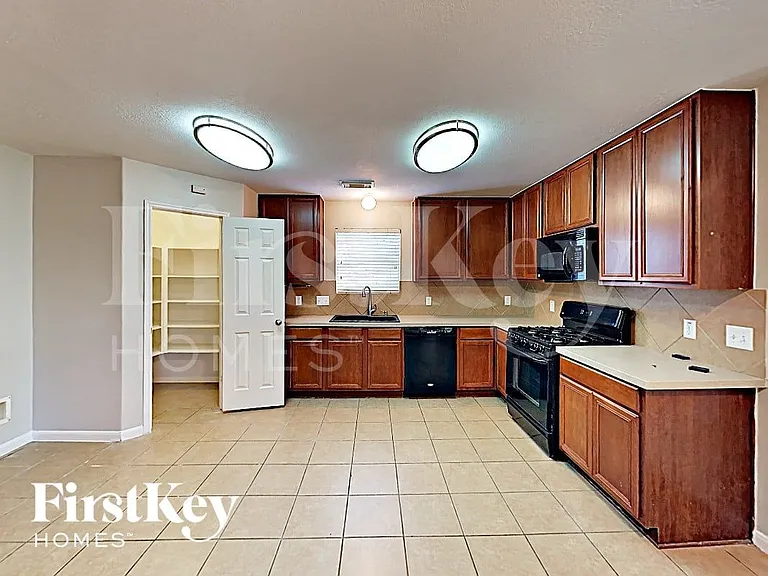 15207 Green Whisper Dr — Photo 5