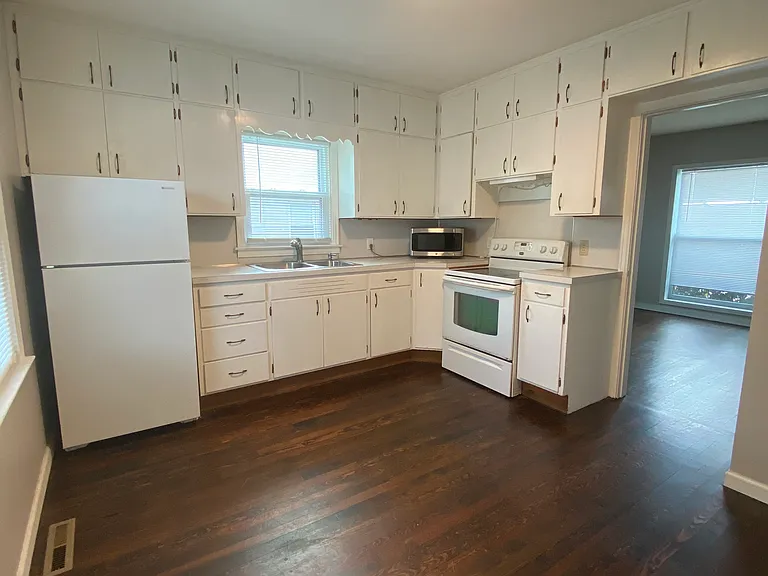 2339 S Cleveland Ave — Photo 4