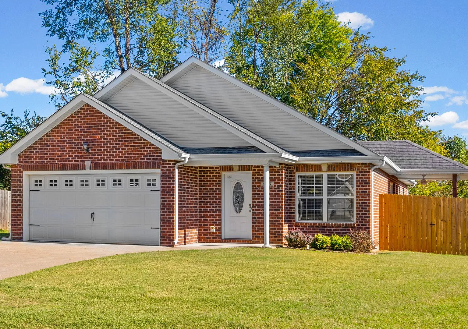 Pet Friendly Three Bedroom! — Photo 2