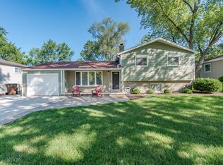 22W502 Burr Oak Dr, Glen Ellyn, IL