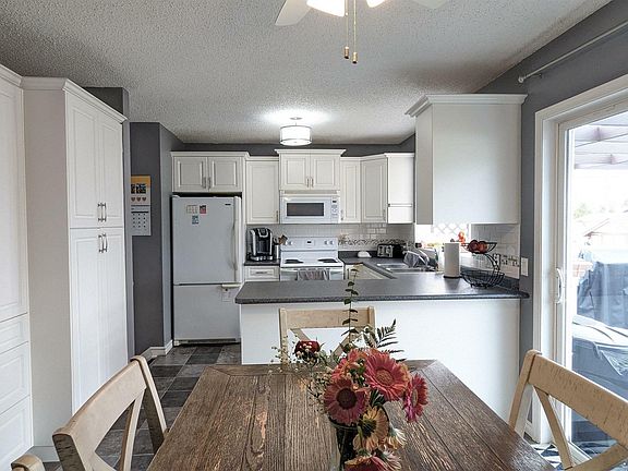 3rd image of 5910 51st St