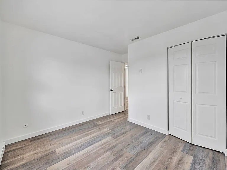 Apply At

Under Rentals

1 & 2 Bedroom Apartments Available

Water and Trash Paid!
Tags
