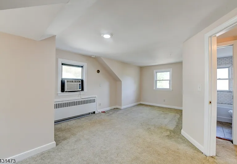 72 Colonial Dr — Photo 32