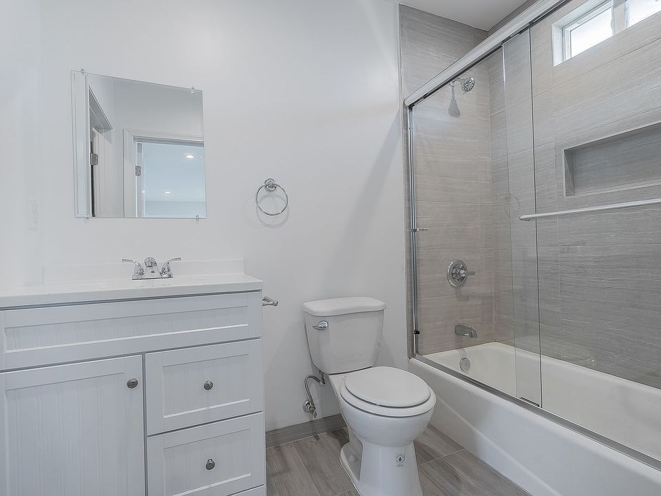 1st image of 939 W 66th St #7