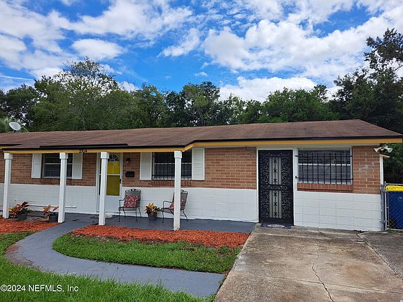4th image of 2104 BARRY Drive S