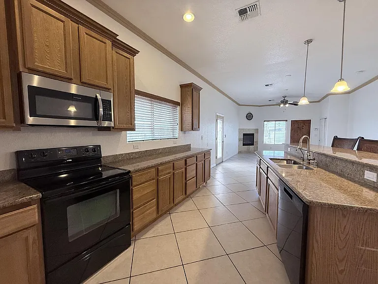 926 Stahlman Dr — Photo 1
